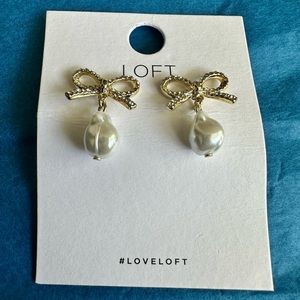 Loft Bow Pearl Earrings